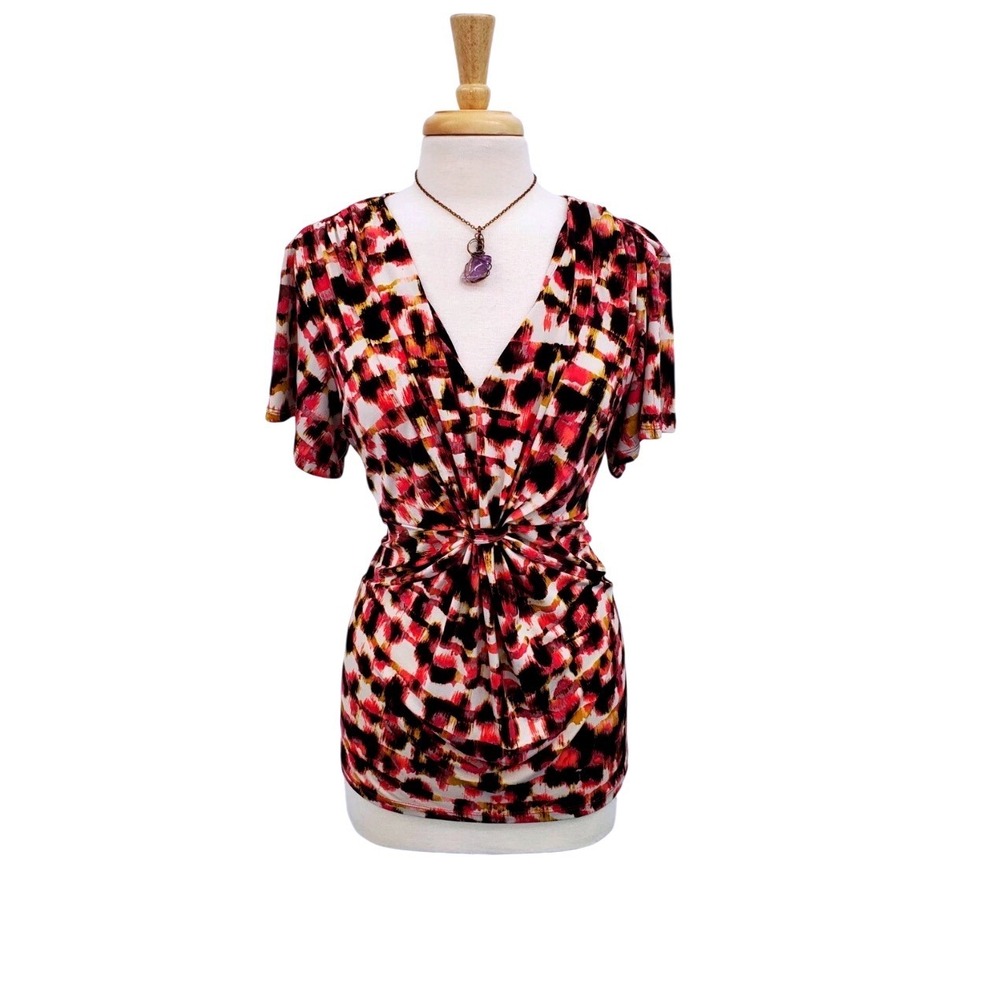 Daisy Fuentes Woman 1X Pink Abstract Twist Front V-Neck Short Sleeve Top‎